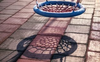 Płyty brukowe a odwodnienie terenu