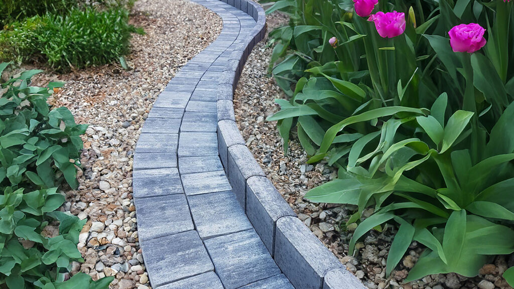 Palisady dekoracyjne w nowoczesnym ogrodzie