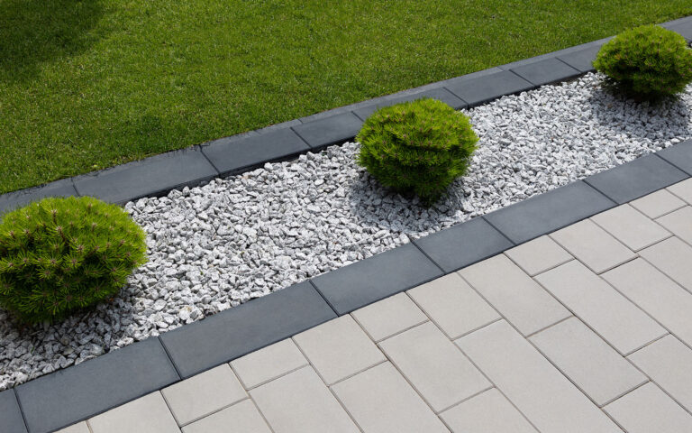 Palisady jako element dekoracyjny w nowoczesnym ogrodzie