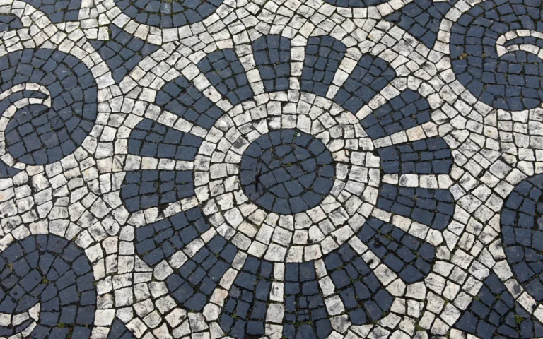 Efektowne mozaiki z kostki brukowej